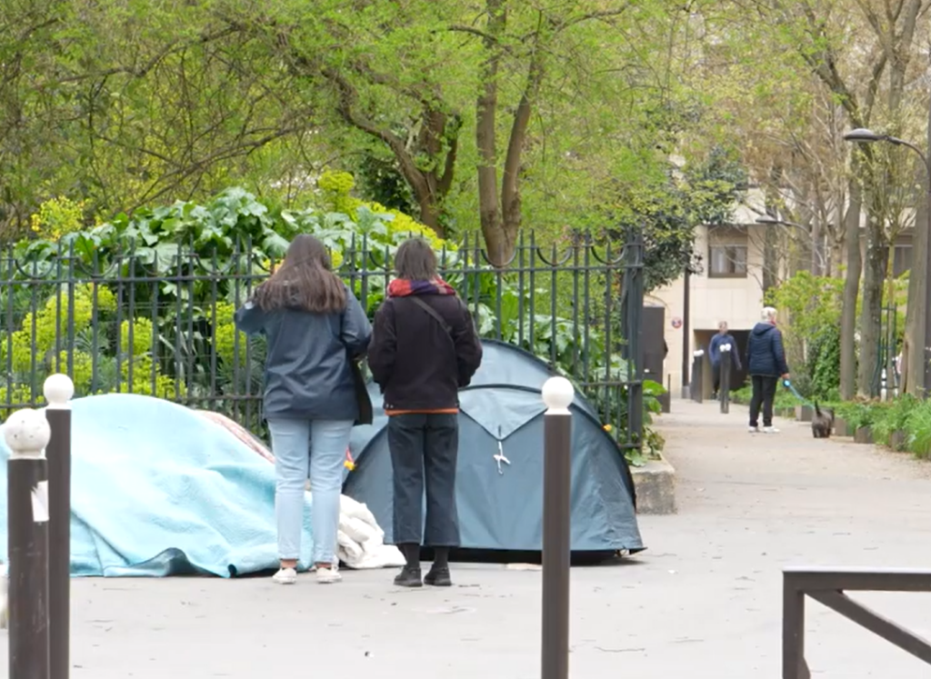 Tournée rue (maraude) dans le 20e à Paris avec aux captifs, la libération